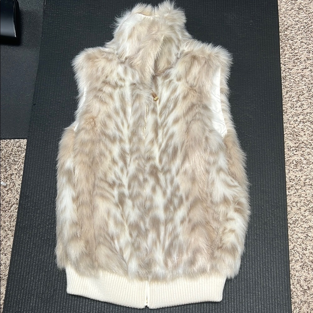 Ellen Tracy Cream and Tan Faux Fur Vest